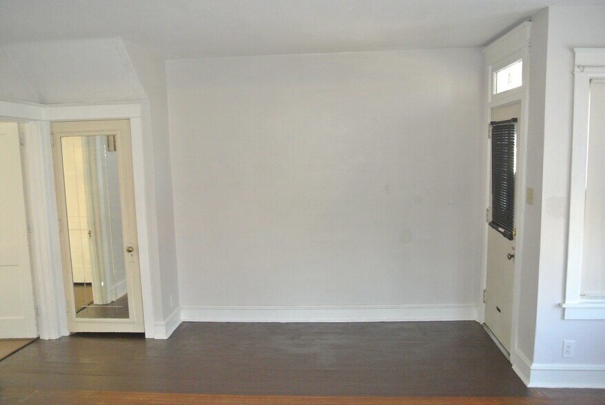 Building Photo - 328 High Street