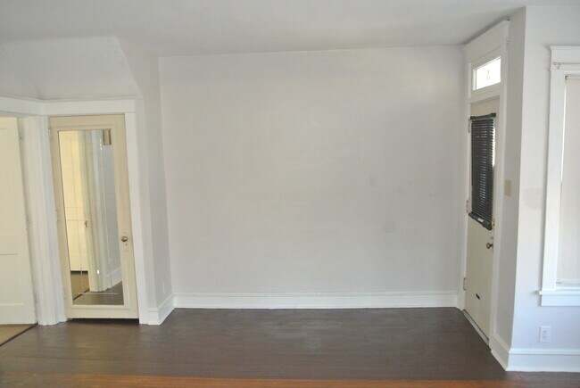 Building Photo - 328 High Street