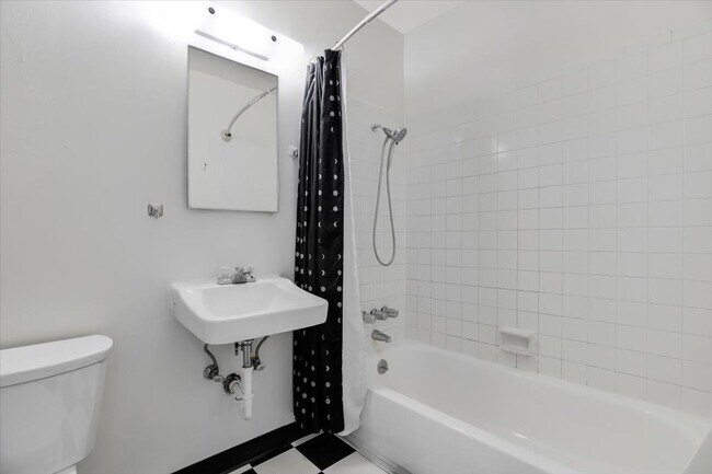 Building Photo - Charming 1-Bedroom Coming Soon!