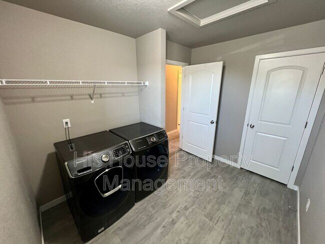Building Photo - 3218 San Carlo Ave
