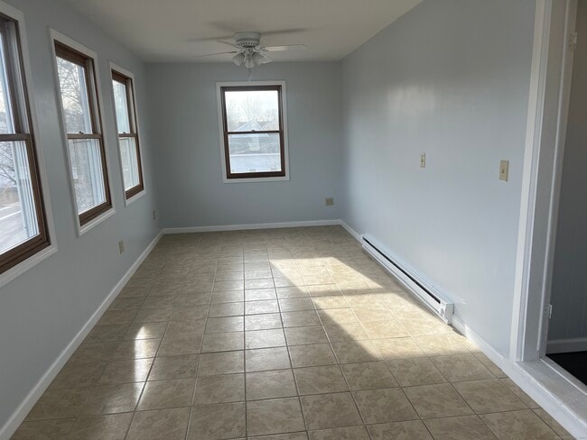 Building Photo - 261 S Cherry St