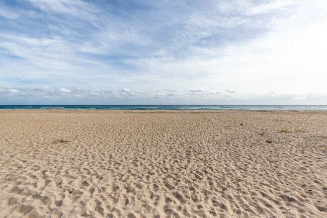 Building Photo - 2565 S Ocean Blvd