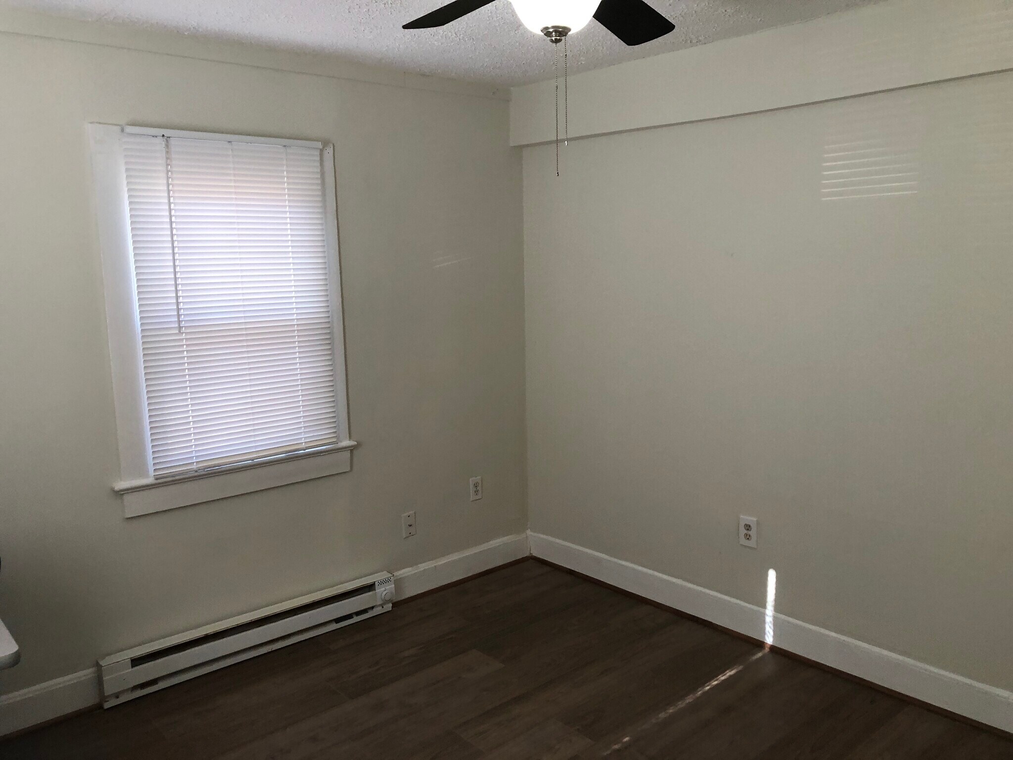 Living Room - 18432 Woodland Dr