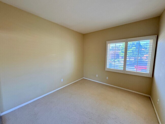 Building Photo - Beautiful 3 Bedroom Plus Office One Story ...