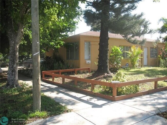 Primary Photo - 2000 Rodman St