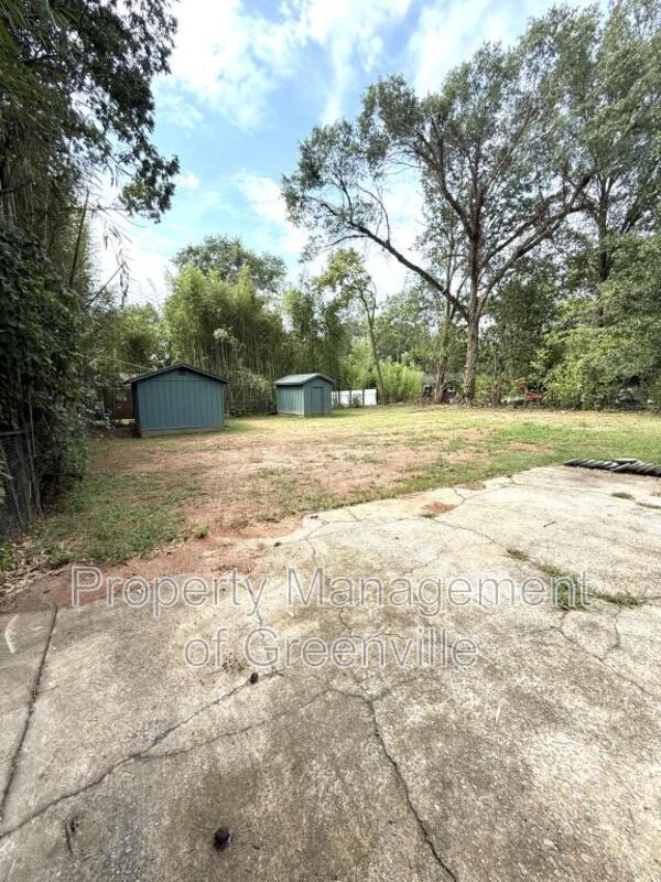 Building Photo - 205 W Lee Rd