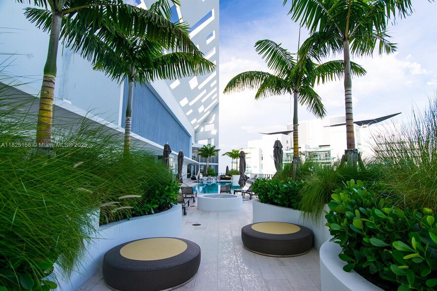 Building Photo - 475 Brickell Ave