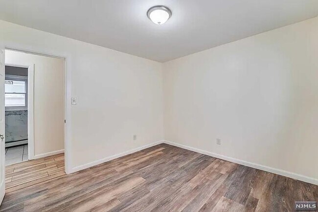 Building Photo - 180 McAdoo Ave