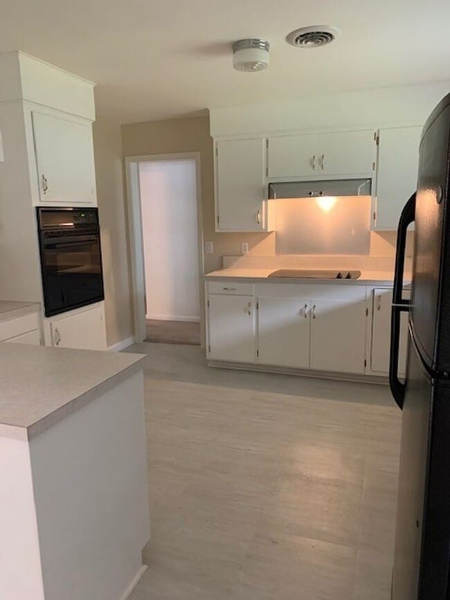 Building Photo - 4/3 Home in Heart of Umatilla!