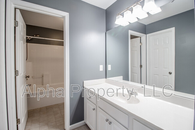 Building Photo - 515 Adeline Ct