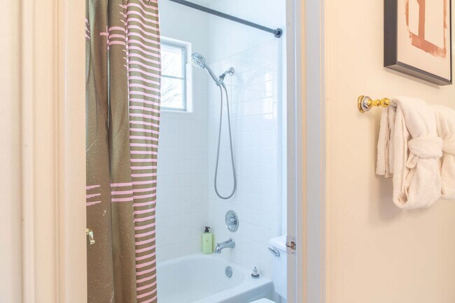 Building Photo - 2002 Chittim Trail Dr