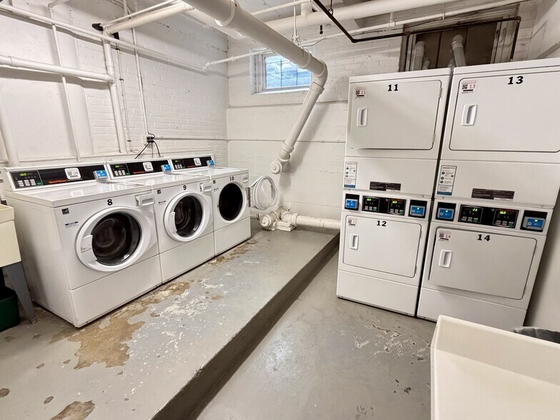 Building Photo - 116 Riverway