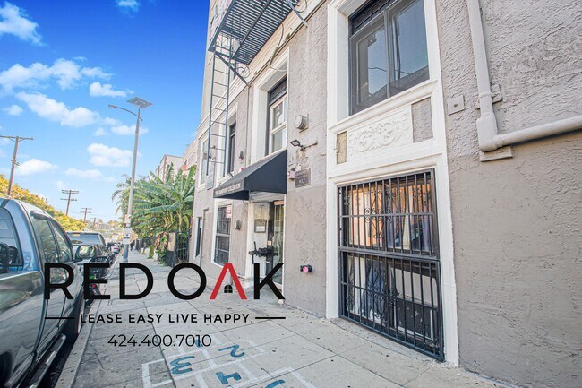 Building Photo - 425–427 S. Grand View St-7202