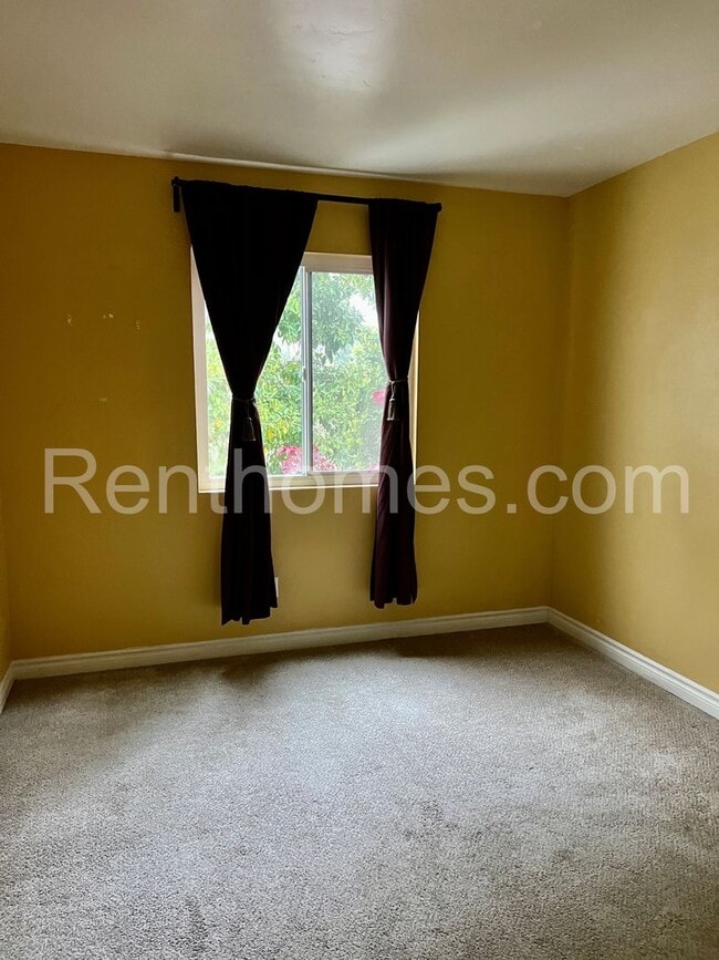 Building Photo - 9929 Azuaga St