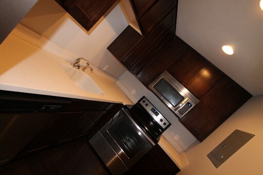 Building Photo - 124 N 31st Ave