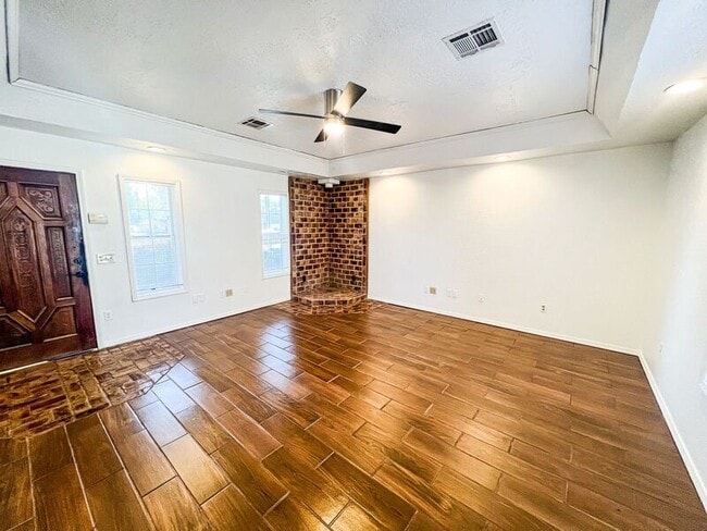 Building Photo - 501 N Main St