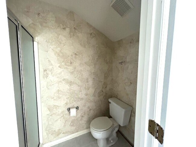 Building Photo - Two Bedroom 2 Bath Townhome