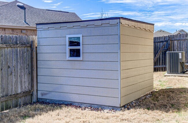 Building Photo - 508 Nogales Ln
