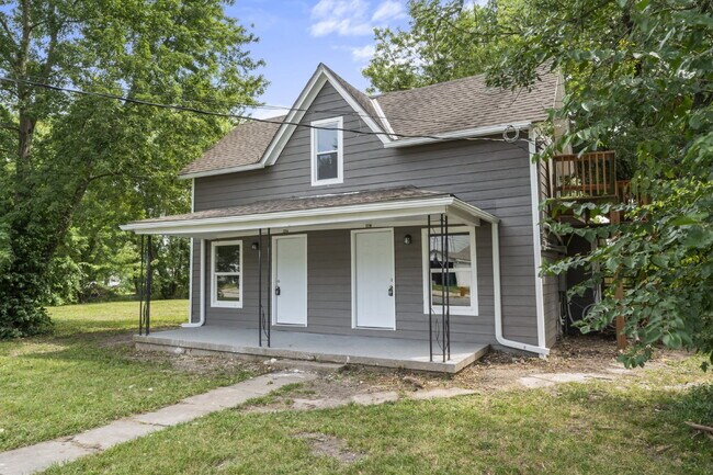 Building Photo - 321 Mill St