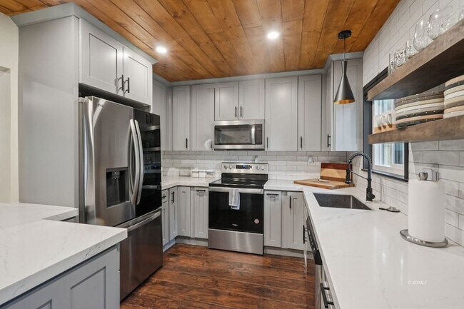 Building Photo - 25340 Marion Ridge Dr