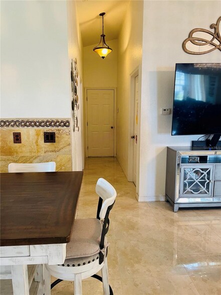 Building Photo - 11842 Whisper Creek Dr