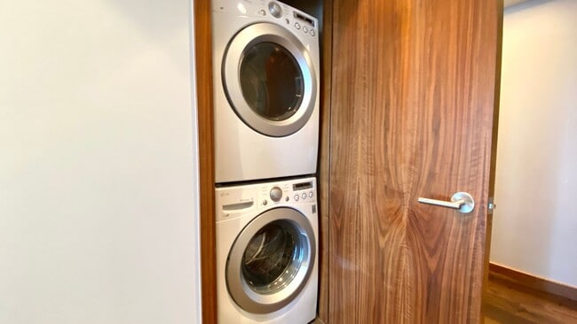 Building Photo - Lowest Priced 2-Bed Unit in ONE Ala Moana!!! PENTHOUSE 2 BED/2BATH with Ocean & Mountain Views!