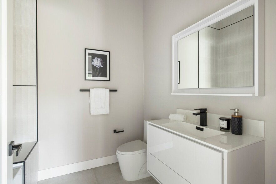 Building Photo - 22020 Alizondo Dr