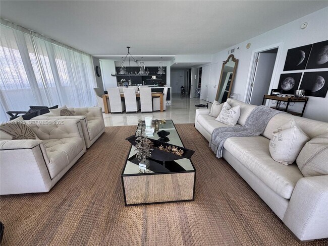 Building Photo - 1830 S Ocean Dr