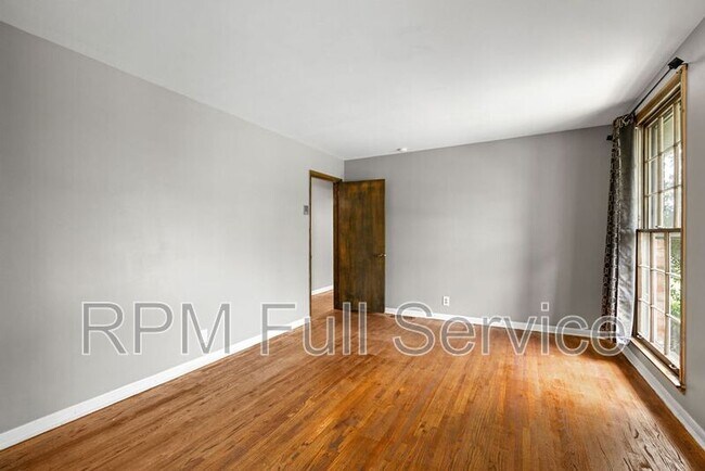 Building Photo - 3127 Larkspur Dr
