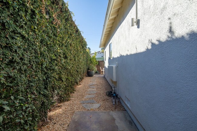 Building Photo - 1606 Myra Ave