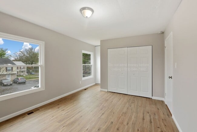 Building Photo - 90 Ridgelawn Rd