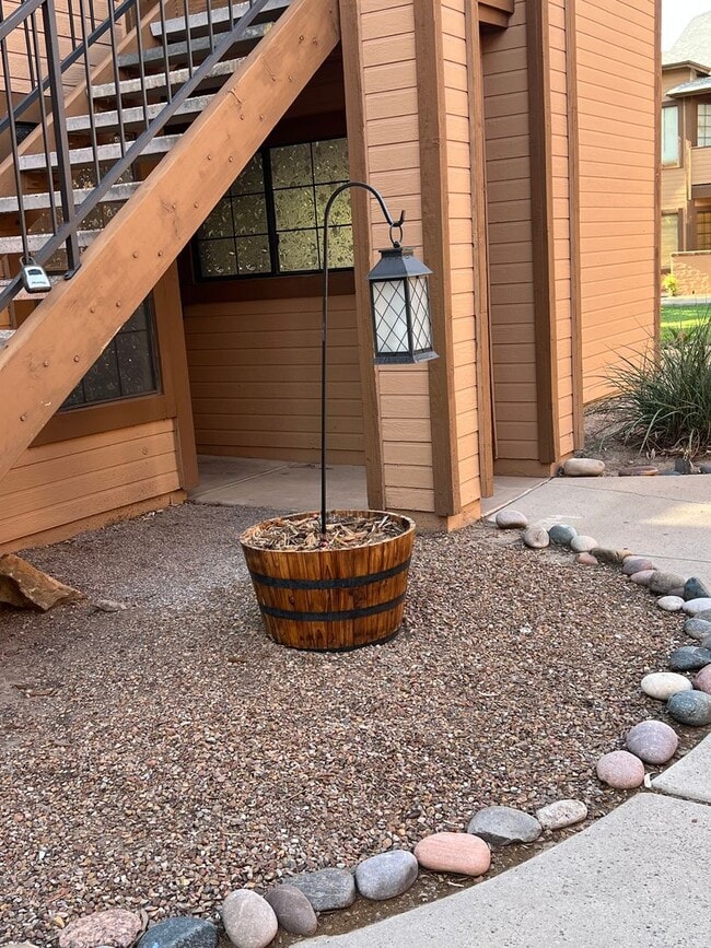 Building Photo - 3 Bedroom 2 bath Condo in Midvale!