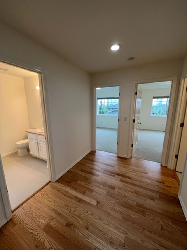 Building Photo - Beautiful 4 Bedroom Eagle River Home!