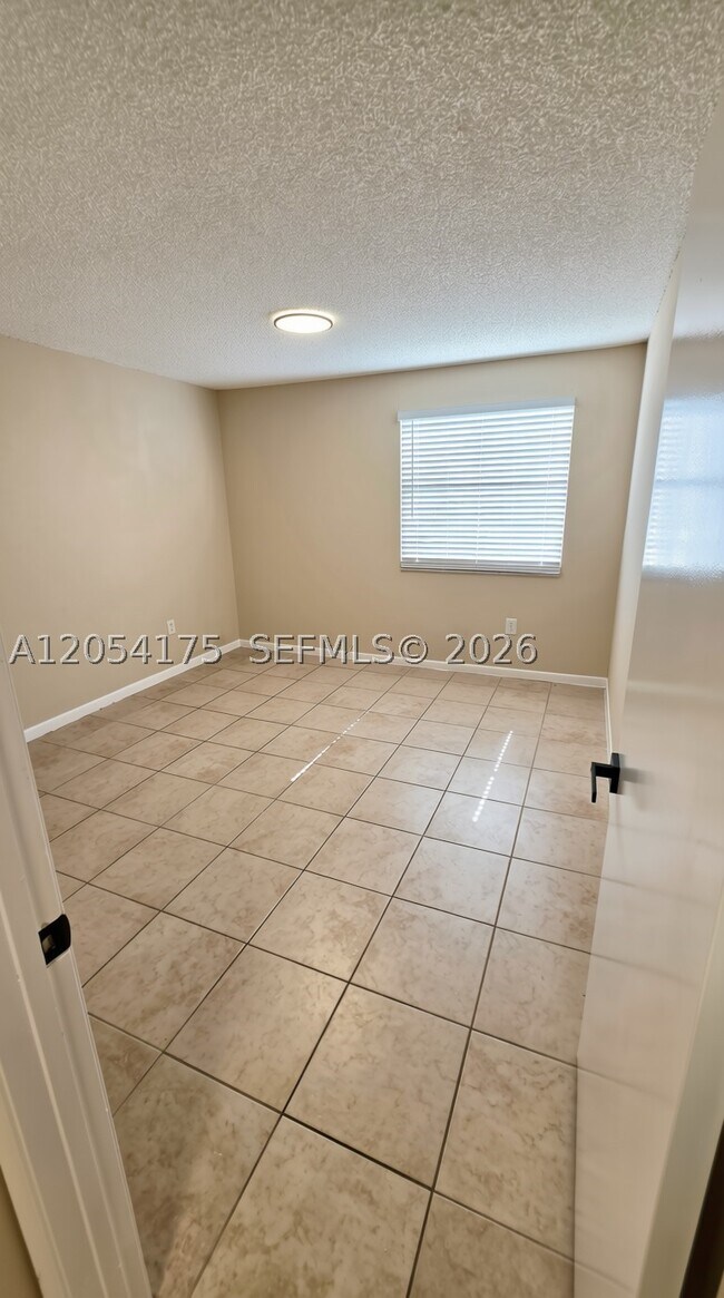 Building Photo - 4628 NW 97th Pl