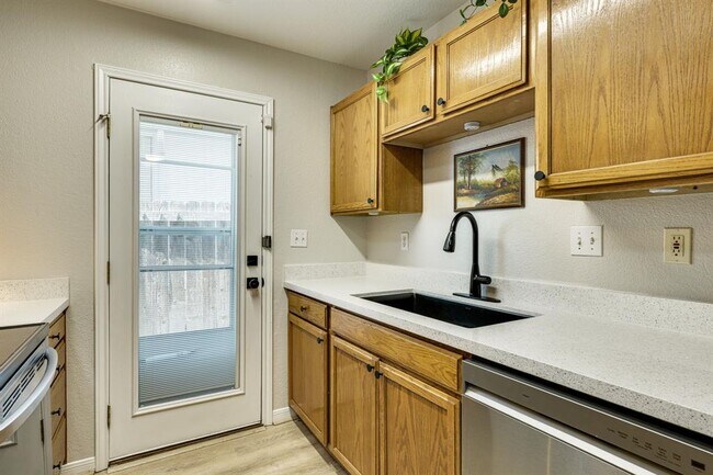Building Photo - 1128 Overlook Way