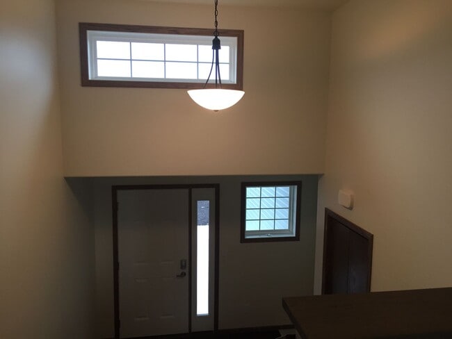 Building Photo - 3 Bed 2 Bath Single Family Home