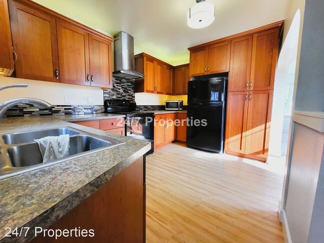 Building Photo - 4 br, 2 bath House - 1020 N Holland Ave