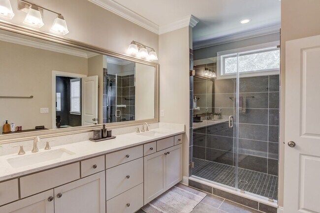 Building Photo - 1450 Edgebrook Ct NE