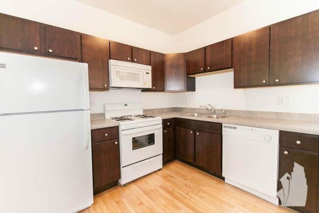Building Photo - 1 bedroom in Chicago IL 60618