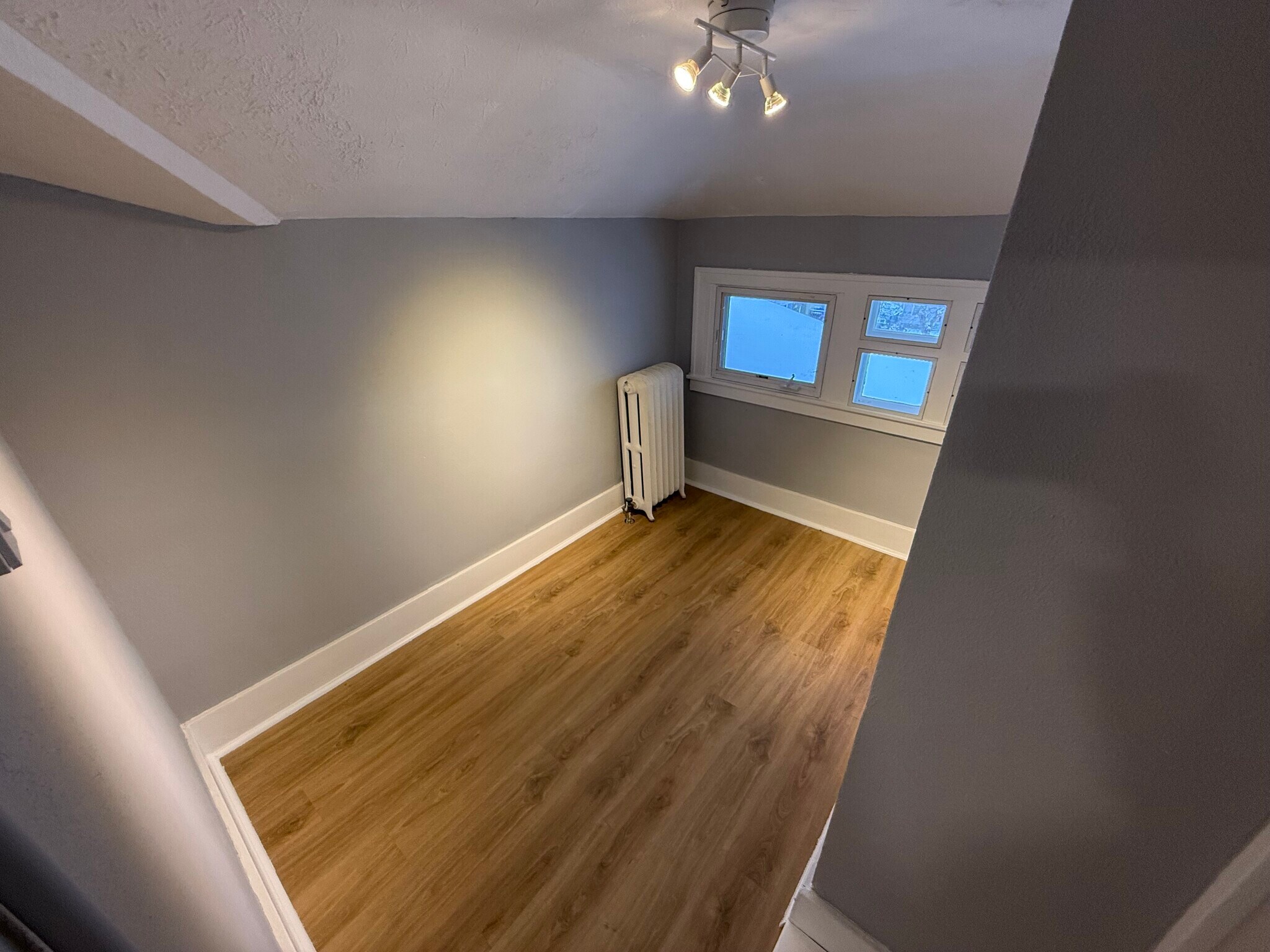 Building Photo - 1160 Monroe Ave