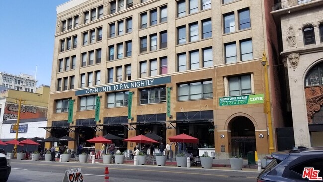 Building Photo - 460 S Spring St