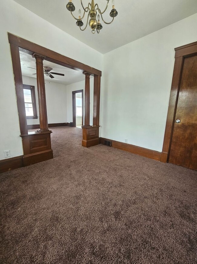 Building Photo - 3690 E 57th St