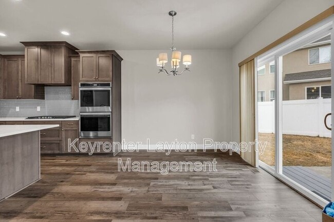 Building Photo - 1447 E Daylily Ct