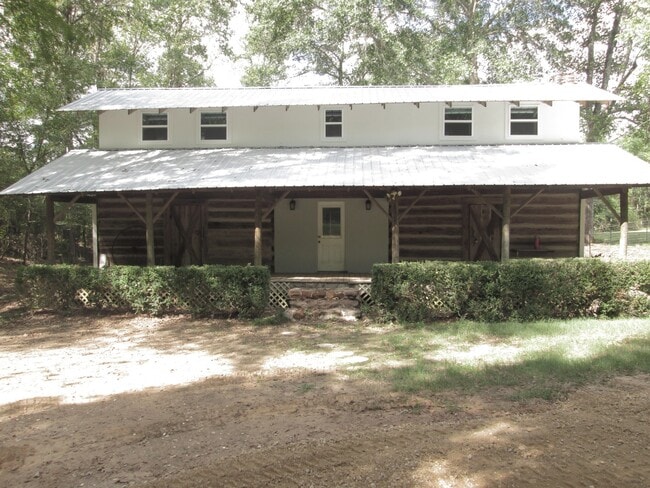 Building Photo - Log cabin