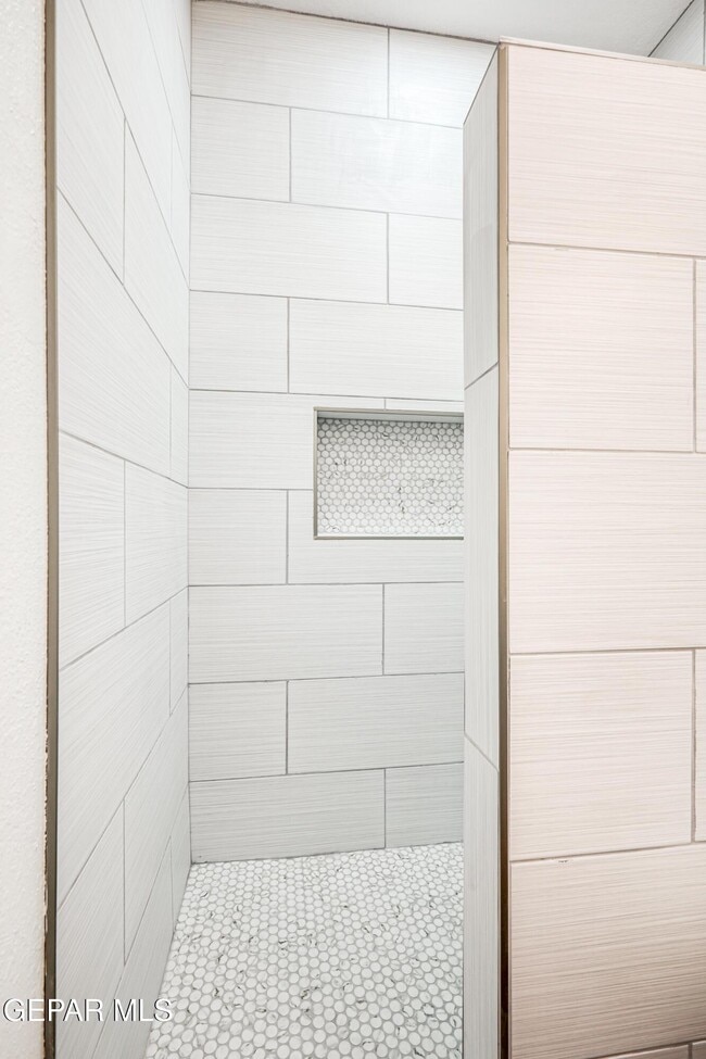 Building Photo - 7600 Plaza Redonda Dr