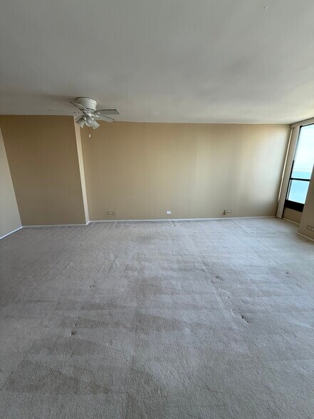 Building Photo - 1000 N State St