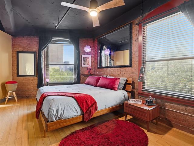 Primary Photo - 910 Houston St