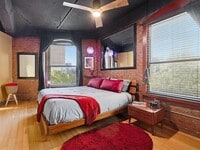 Building Photo - 910 Houston St