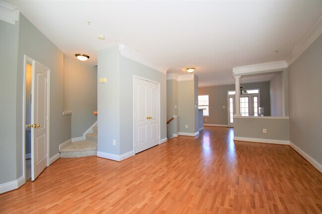 Building Photo - Fantastic 3 Bedroom 2.5 Bathroom Townhouse in KING FARM!