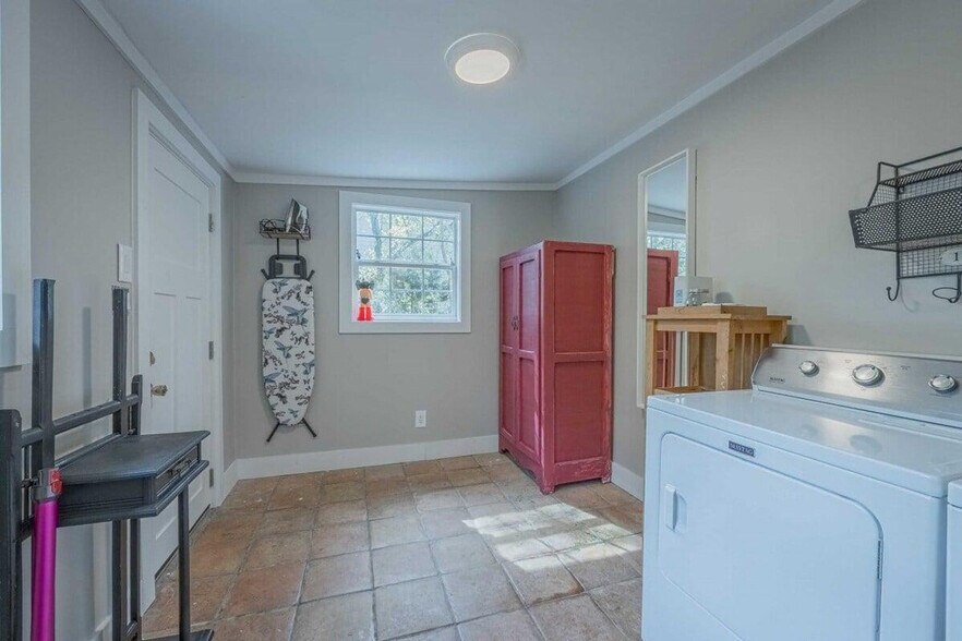 Building Photo - 292 First Street